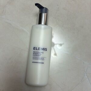 Brand new, ELEMIS rehydrating rosepetal cleanser .